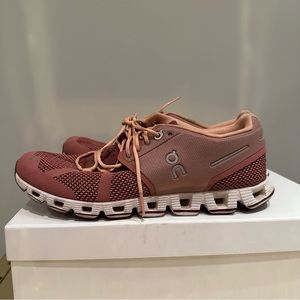 On Cloud trainers women’s 8